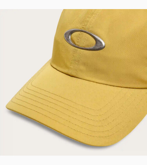 Classic Oakley cap with visor