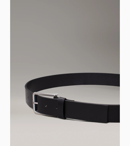 Calvin Klein cinturón de cuero con hebilla metálica