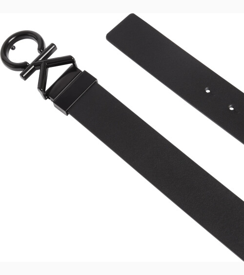Cinturón de cuero Calvin Klein con hebilla