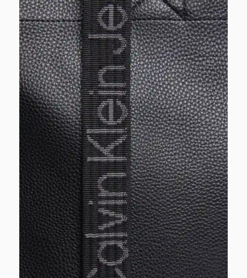 Calvin Klein bolso de mano con bolsillo interior