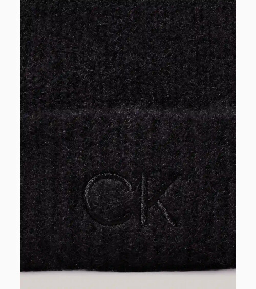 Calvin Klein gorro de punto pompón