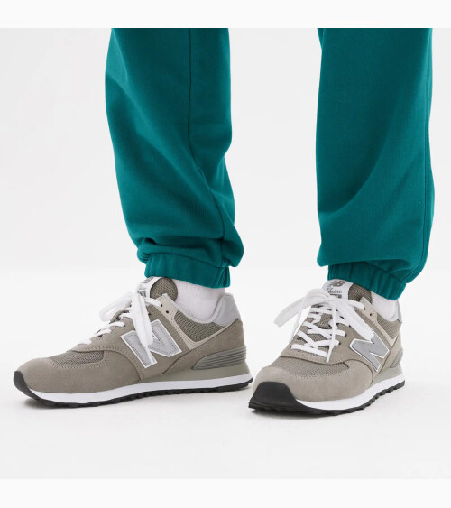 Sudadera New Balance con cremallera y bolsillos laterales