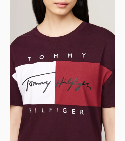 Tommy Hilfiger T-Shirt im oversized Stil mit Front-Logo
