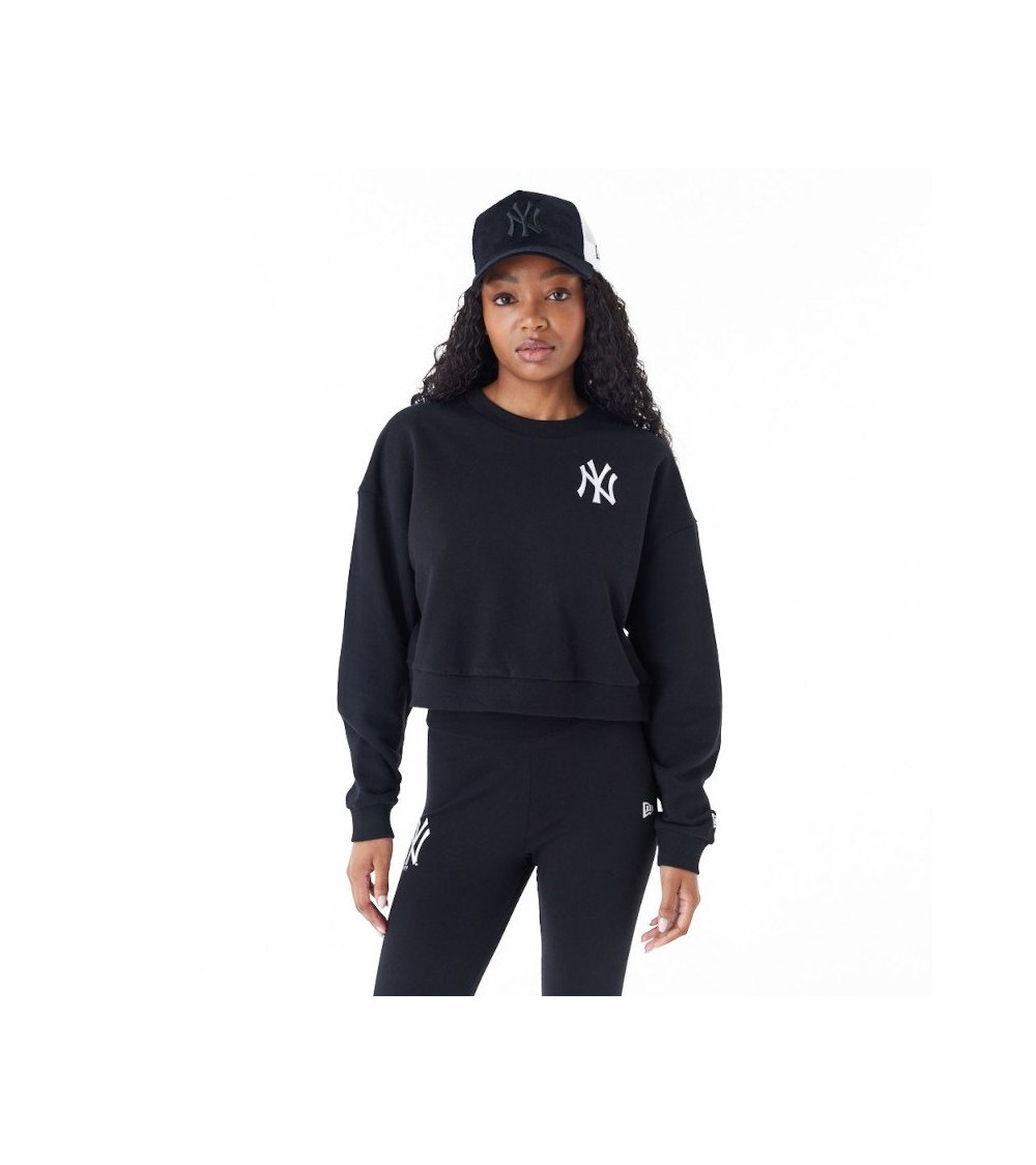 New Era Long Sleeve Crop T-shirt