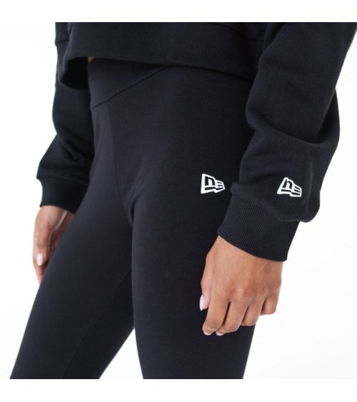 New Era Long Sleeve Crop T-shirt