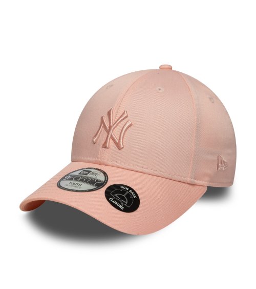 New Era cap with curved visor and embroidered logo