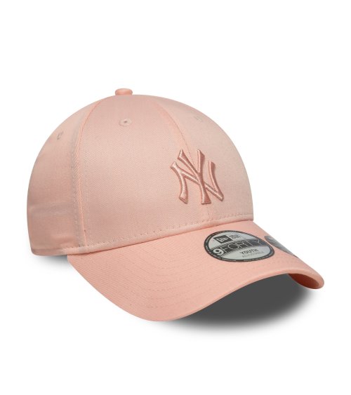 New Era cap with curved visor and embroidered logo