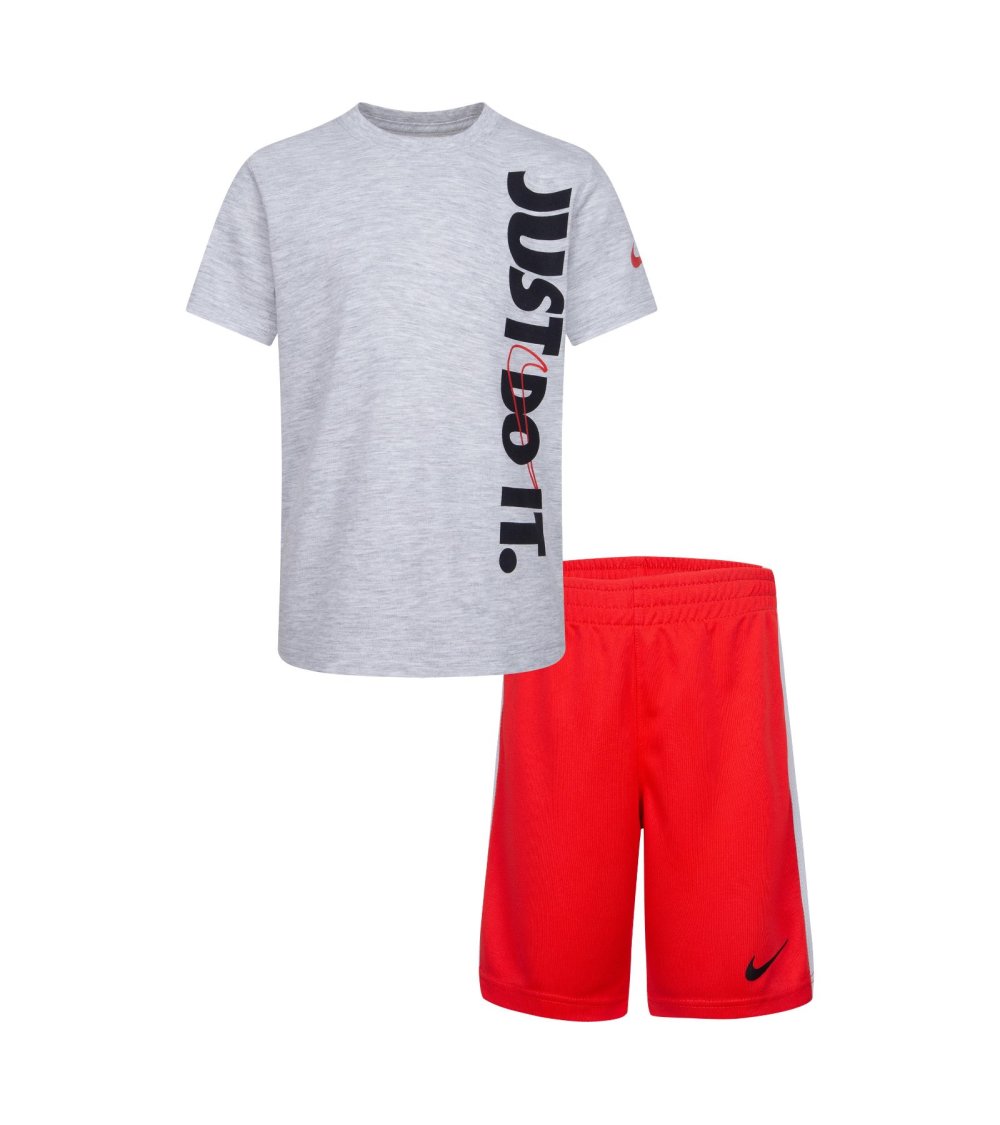 Nike T-Shirt und Shorts Set