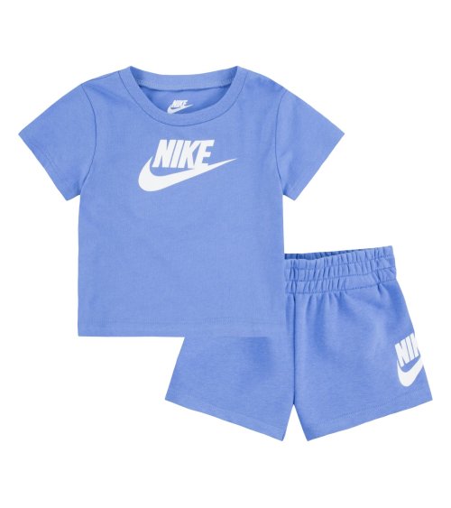 Nike chándal camiseta y pantalones cortos