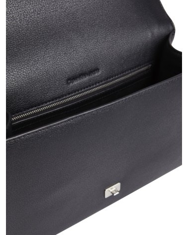 Calvin Klein Umhängetasche mit Metallverschluss